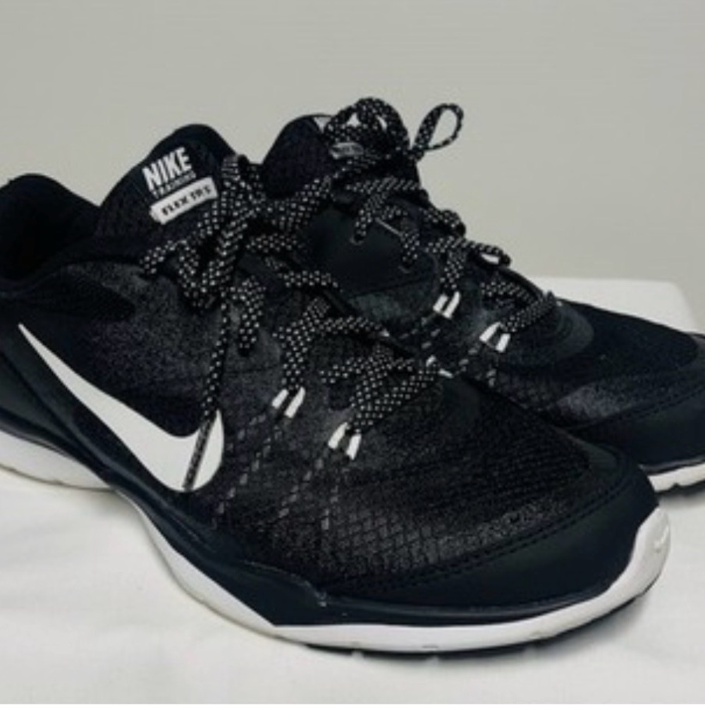 Nike Nikeflex Black and White Athletic Shoes 6.5W